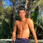 With his dashing looks and perfect abs, Ronaldo can give many Hollywood stars a run for their money