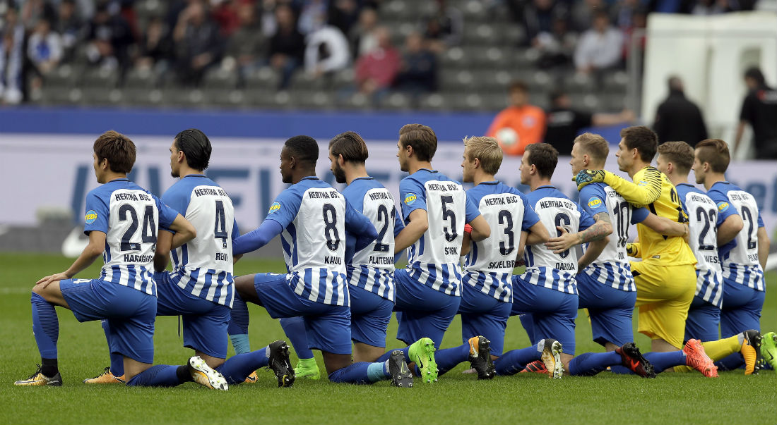 Hertha Berlin First Football Team To Take A Knee In Protest Against Donald Trump